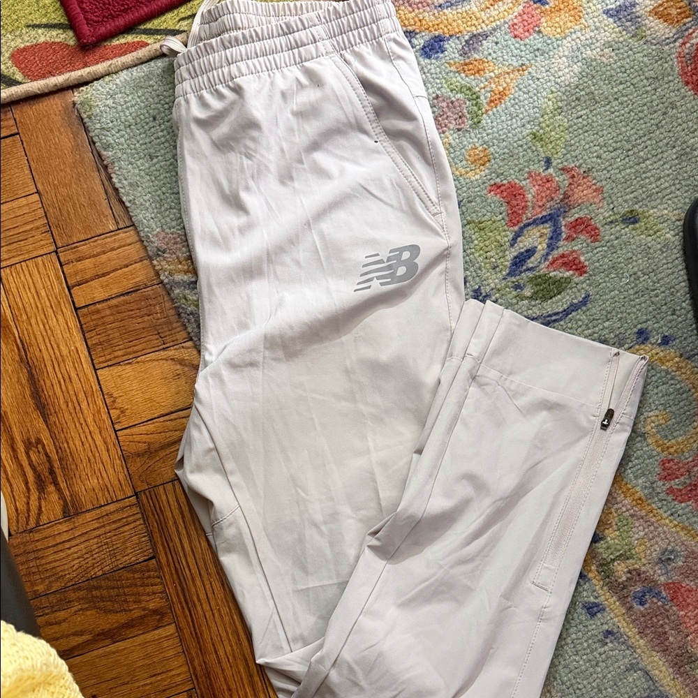 New Balance Men's Light Gray Joggers size M